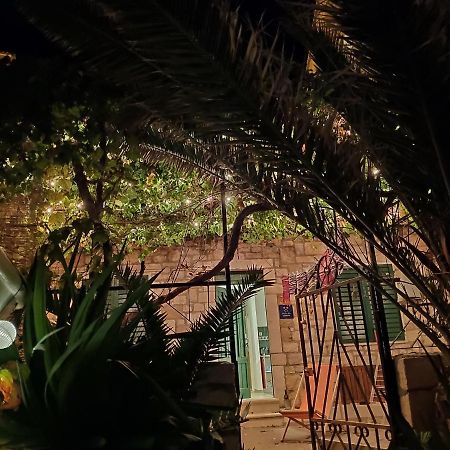 Beach House Gusla Komiža Екстериор снимка