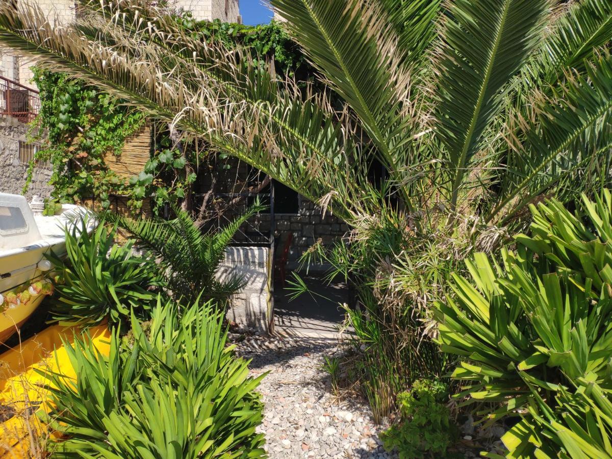 Beach House Gusla Komiža Екстериор снимка