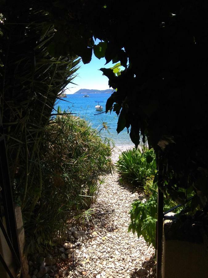 Beach House Gusla Komiža Екстериор снимка