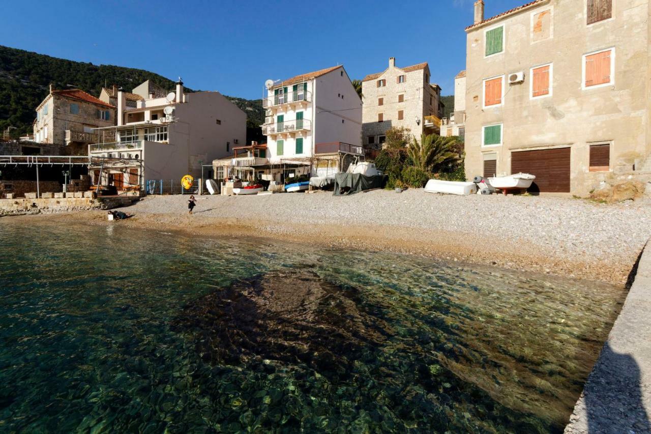 Beach House Gusla Komiža Екстериор снимка