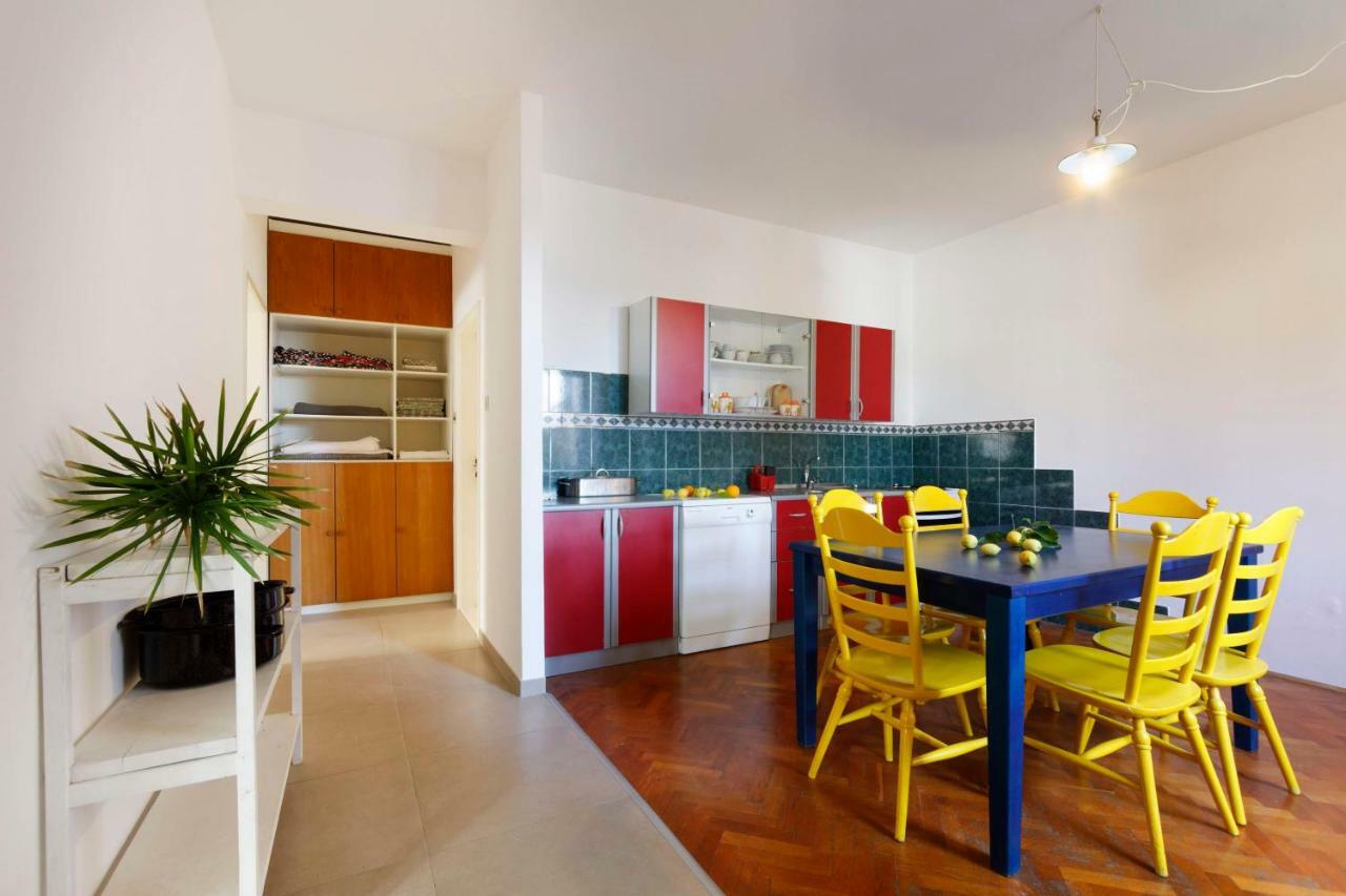 Beach House Gusla Komiža Екстериор снимка